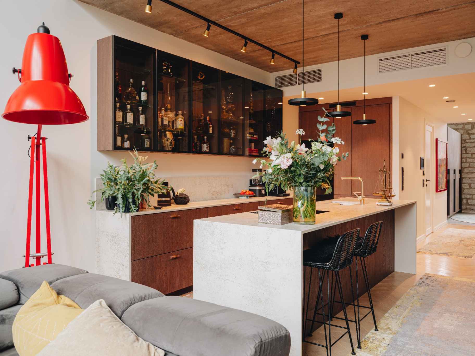 Kitchen & Bar